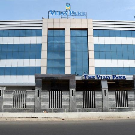 The Vijay Park - Airport Hotell Chennai Exteriör bild