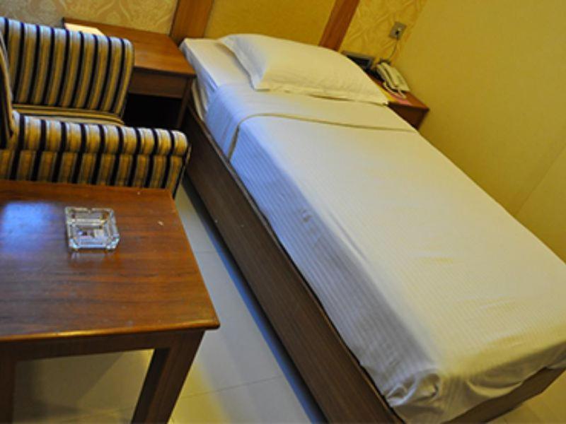 The Vijay Park - Airport Hotell Chennai Exteriör bild