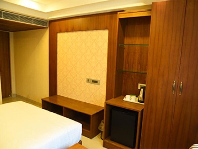 The Vijay Park - Airport Hotell Chennai Exteriör bild