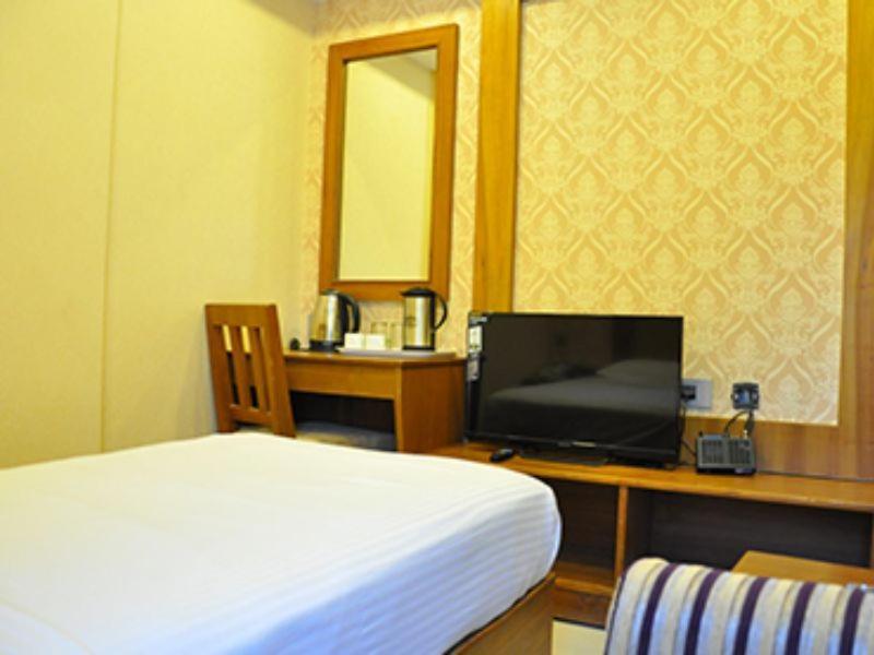 The Vijay Park - Airport Hotell Chennai Exteriör bild